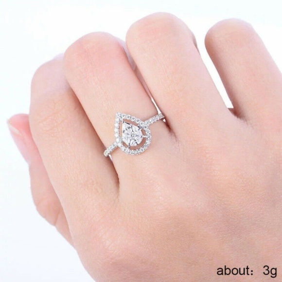 New 925 Silver Pear Cut White Sapphire Ring - Picture 3 of 3